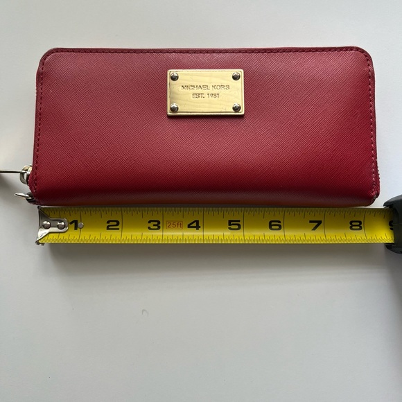 Michael Kors Jet Set Wallet - Picture 9 of 10